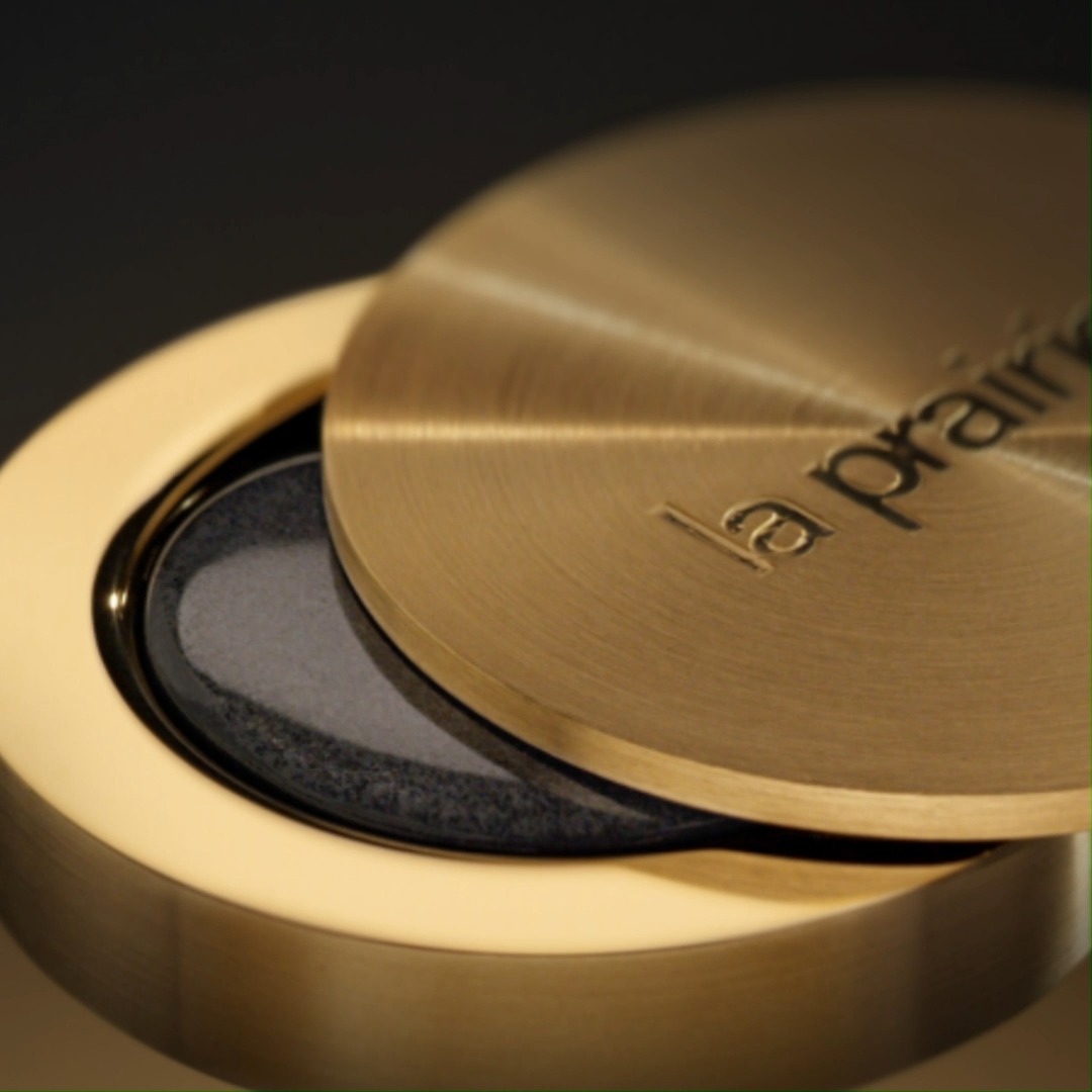 A new radiance arises, night makes it infinite. Discover Pure Gold