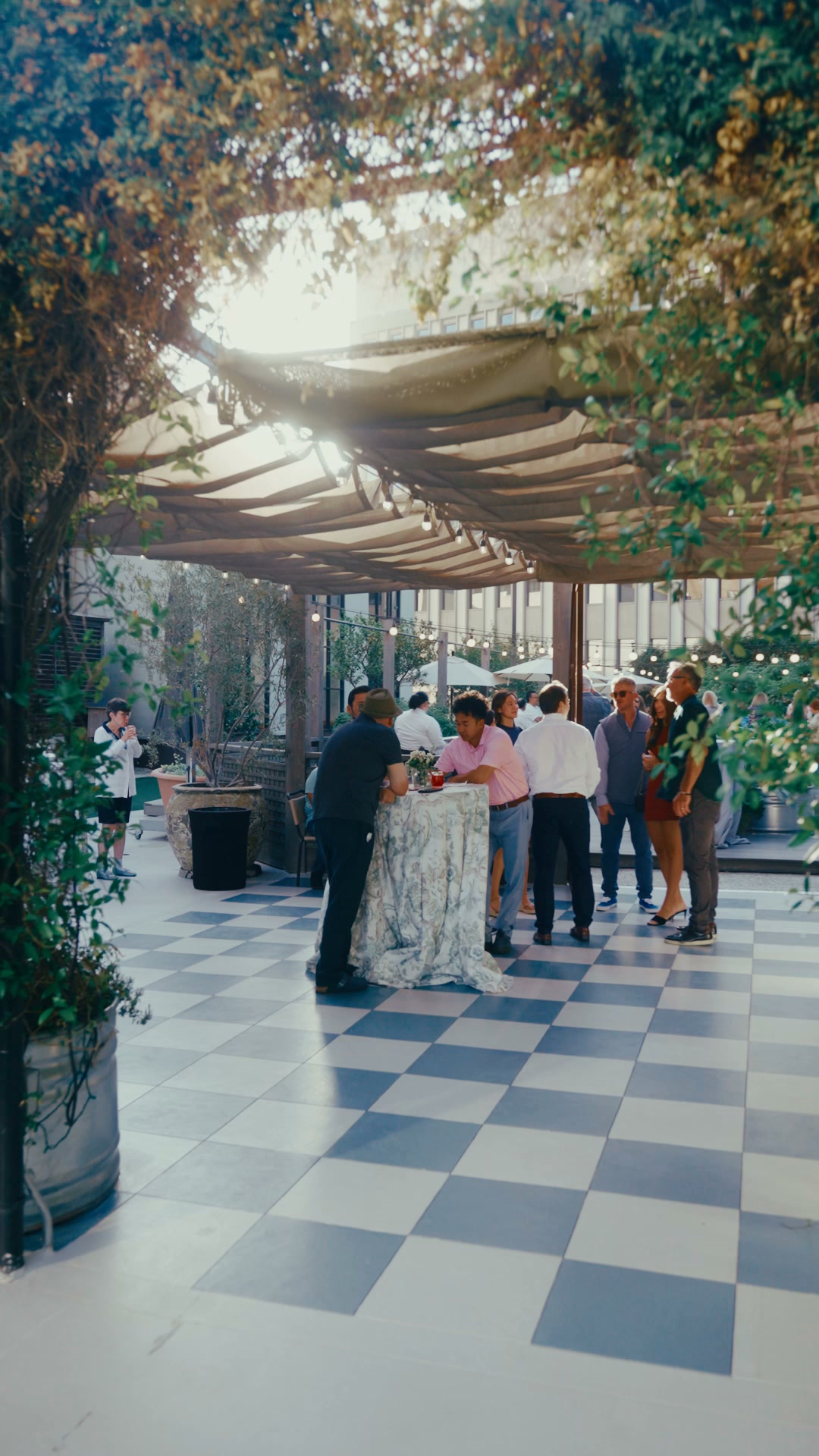 A hidden garden above the city, brought to life by the members who gathered there. The perfect setting for one final summer celebration at the Jonathan Town Club.⁠, ⁠, ⁠, Captured by: @gatzmedia