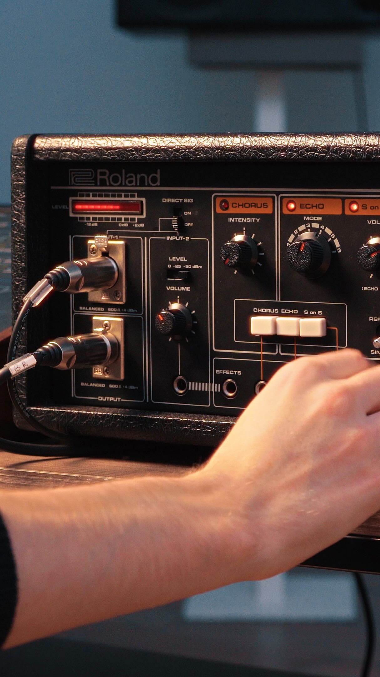 Exploring the iconic Roland RE-501 Echo Chorus paired with the 