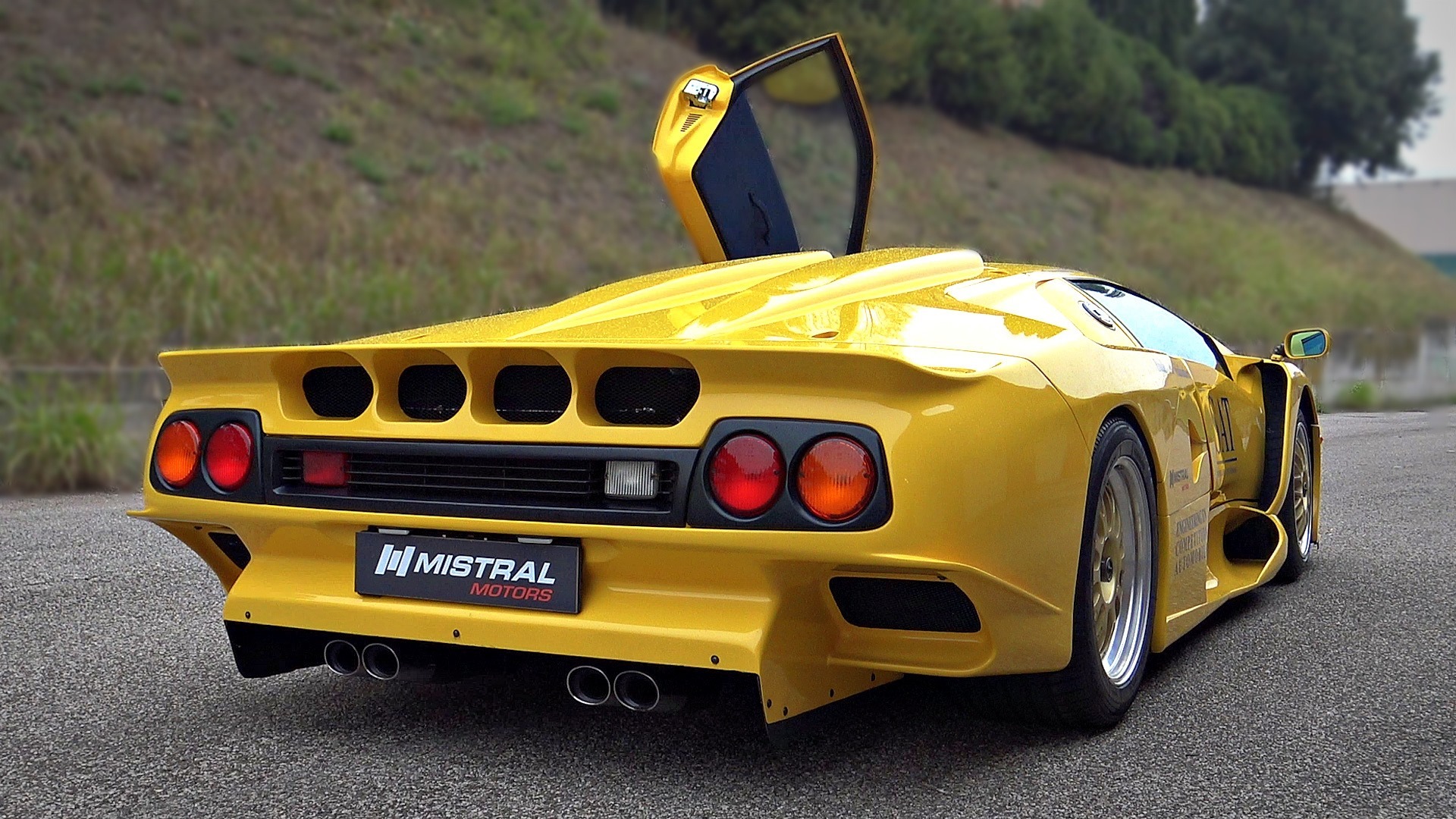 You can't beat the sound of a 6.0-litre V12 engine! Watch this