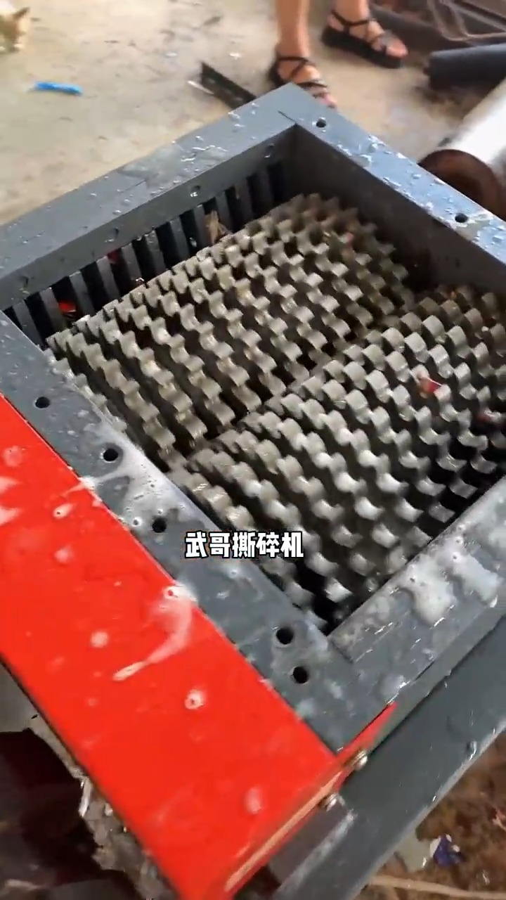 This Machine Was Built to Destroy – And It Shows! #threadingmachine # ...