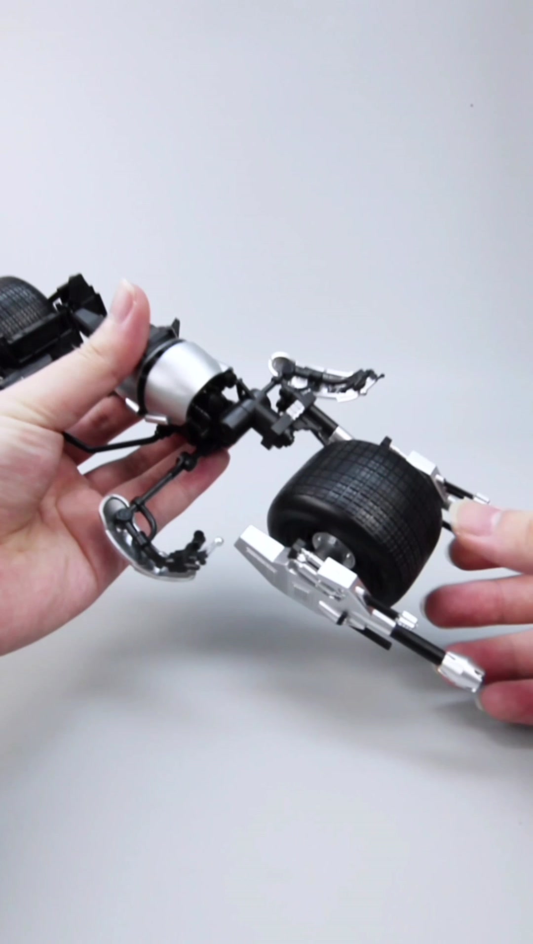 The Dark Knight: Tumbler and Bat-Pod Deluxe 1/12 Scale Model Kit