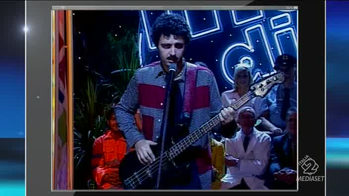 Max Gazzè (Neri Marcorè) e Miguel Bosè (Fabio DeLuigi) (Mai Dire ...