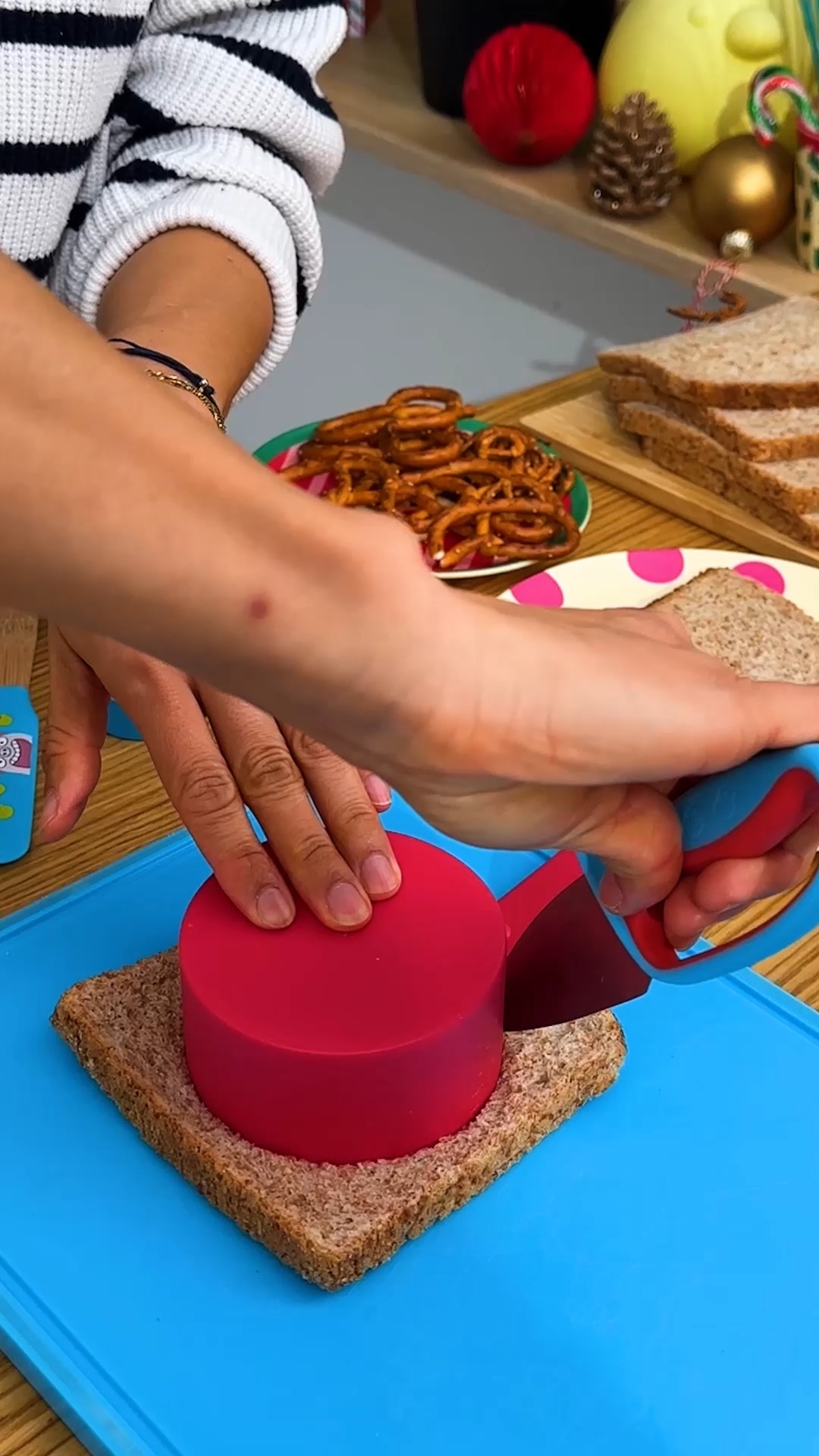 Christmas Reindeer Toast! Rudolph's breakfast special