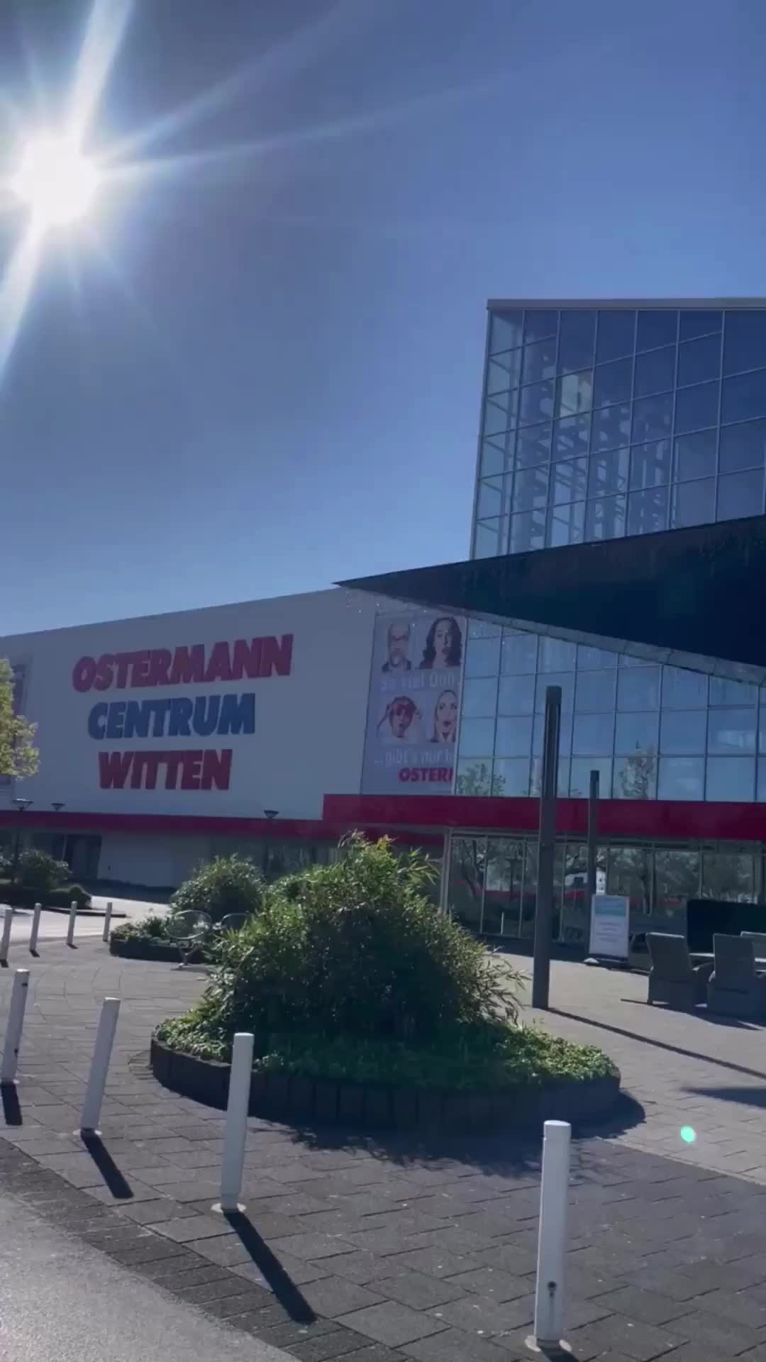 Willkommen in Eurem Einrichtungs-Centrum in Witten! 👋🏼 , Hier bekommt Ihr alles, was das Einrichtungs-Herz begehrt: von schicken Möbeln bekannter Marken bis hin zu saisonalen Wohnaccessoires. ♥️,