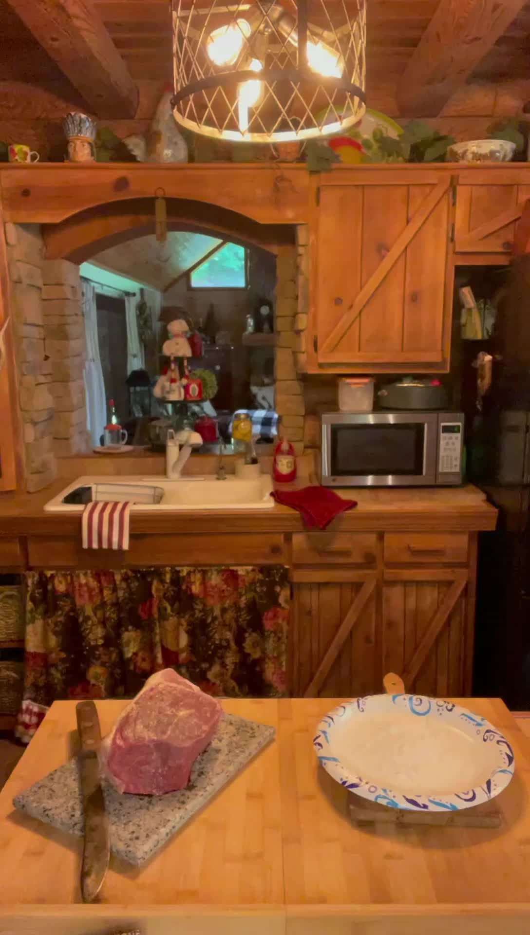 Come on in to my kitchen and let's make ah nice Rump Roast with gravy ...