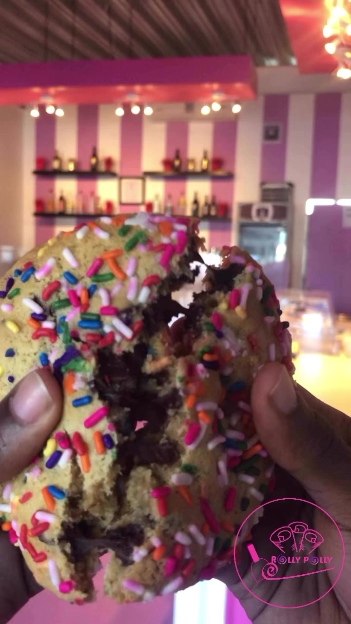Oreo , Snickers, Nutella and many more stuffed cookies options ...