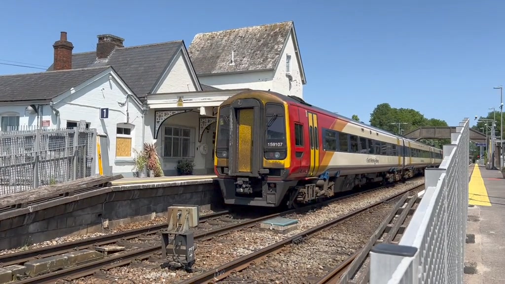 the 1L48 Exeter to Waterloo running 11 minutes late into Gillingham on ...