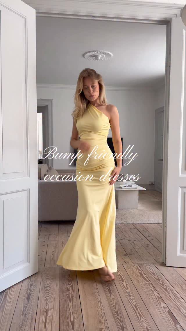 flowy bump friendly dresses Victoria's selection of for special occasions 👼🏼🤍 All the dresses are either very stretchy or with space for the bump. Victoria is 168 cm tall, she normally fit Worstseller