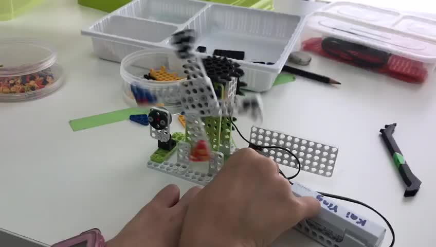 Learn about energy conversion using Windmill robot model at JrT ...