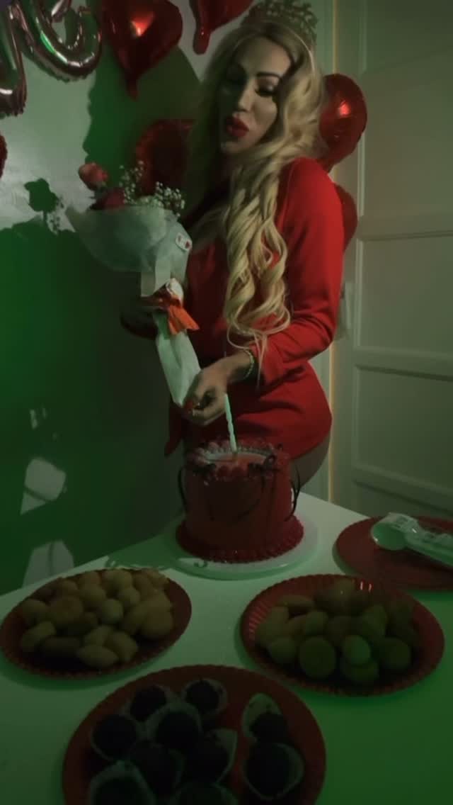Hoje é meu aniversário e sou grata por mais um ano de vida. Ganhei ...