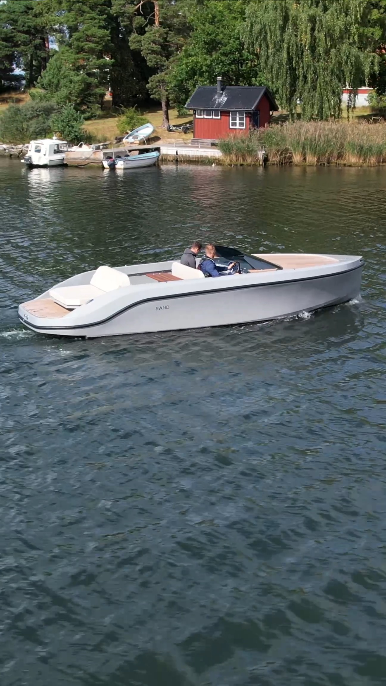 Test: Rand 25 Spirit – eldriven glidare med stor stabilitet | En elbåt ...