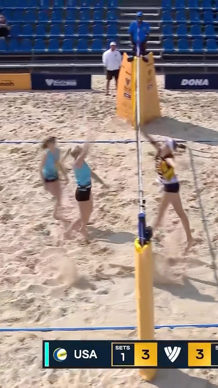 THE ONE-HANDED BLOCK 😳! ☀ #BeachVolleyball #BeachProTour | Beach ...