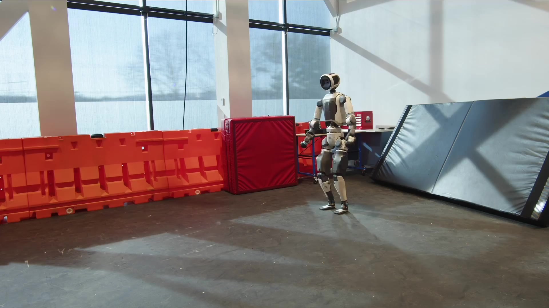 Boston Dynamic 和 RAI Institute 合作，利用動態捕捉與 AI 強化學習技術 (Reinforcement ...