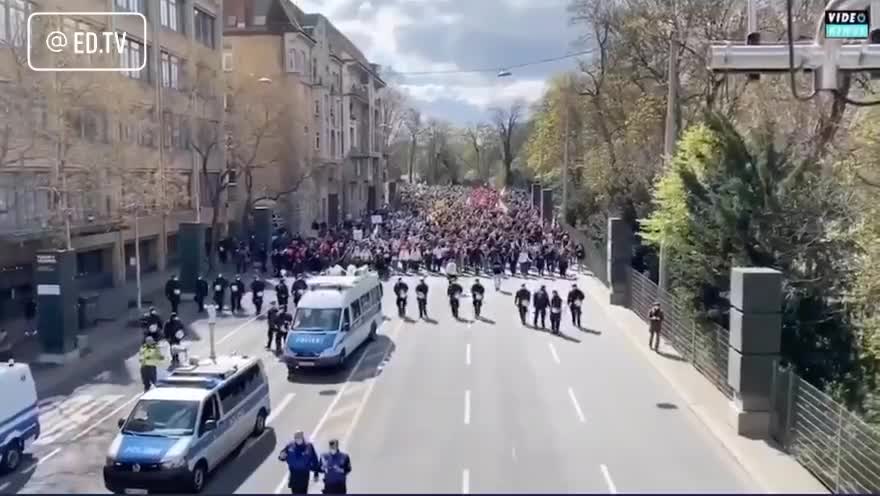 People refused to stop & continued marching defying the police in the ...
