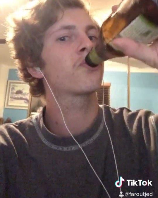 Epic stuff happening on tik tok, I’m gonna post my nudes AND report on