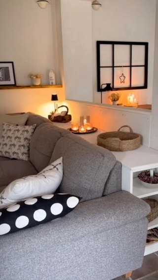 Huhu ihr Lieben! 👋🏻👋🏻👋🏻, Schon lange wollte ich eine Ablagefläche hinter unserem Sofa haben und jetzt ist sie da. 😃, Meine Idee war ursprünglich nur ein schmales Brett irgendwie hinter dem Sofa