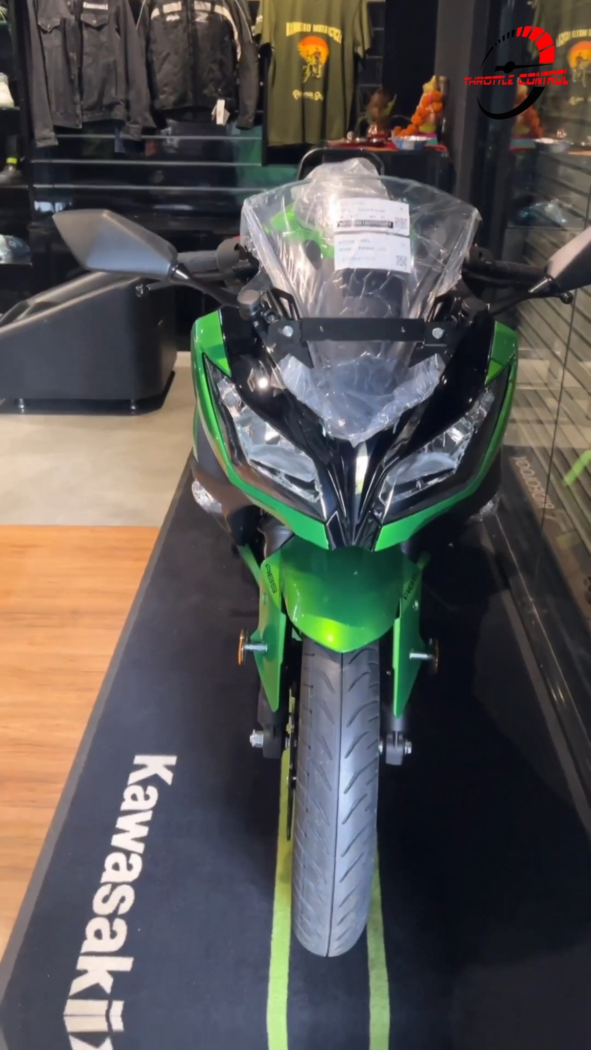 What's the maximum speed for a 2014 Kawasaki 300SE?