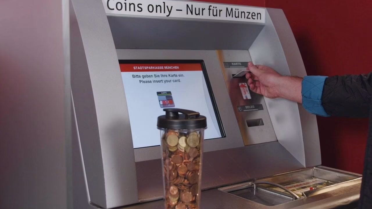 Wo sammelt Ihr Euer Kleingeld💰? Im Sparschwein🐷, einer Sparsocke, im Einmachglas oder doch ganz wo anders? , Sollten es bei Euch mal zu viele Münzen werden, könnt Ihr diese an einem unserer