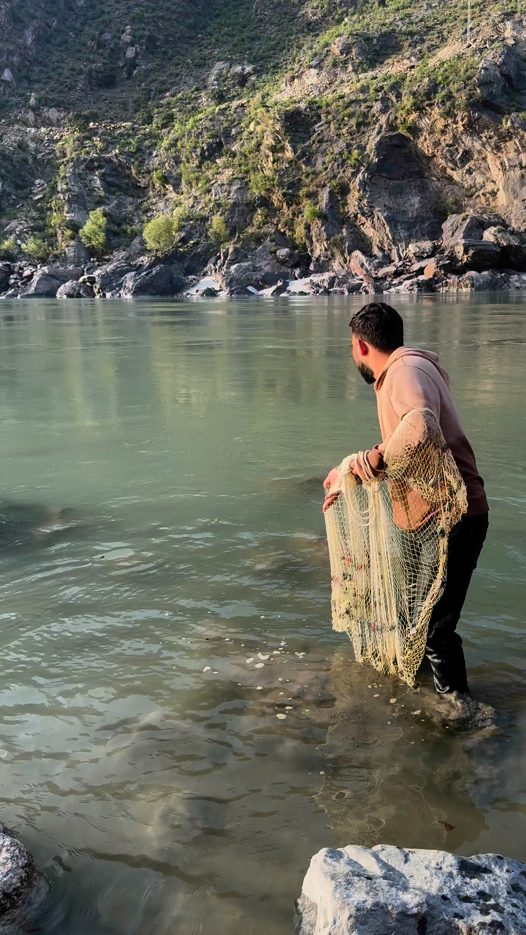 Fishing video in river indus #fishing | Net Fishing with Hamza | Facebook