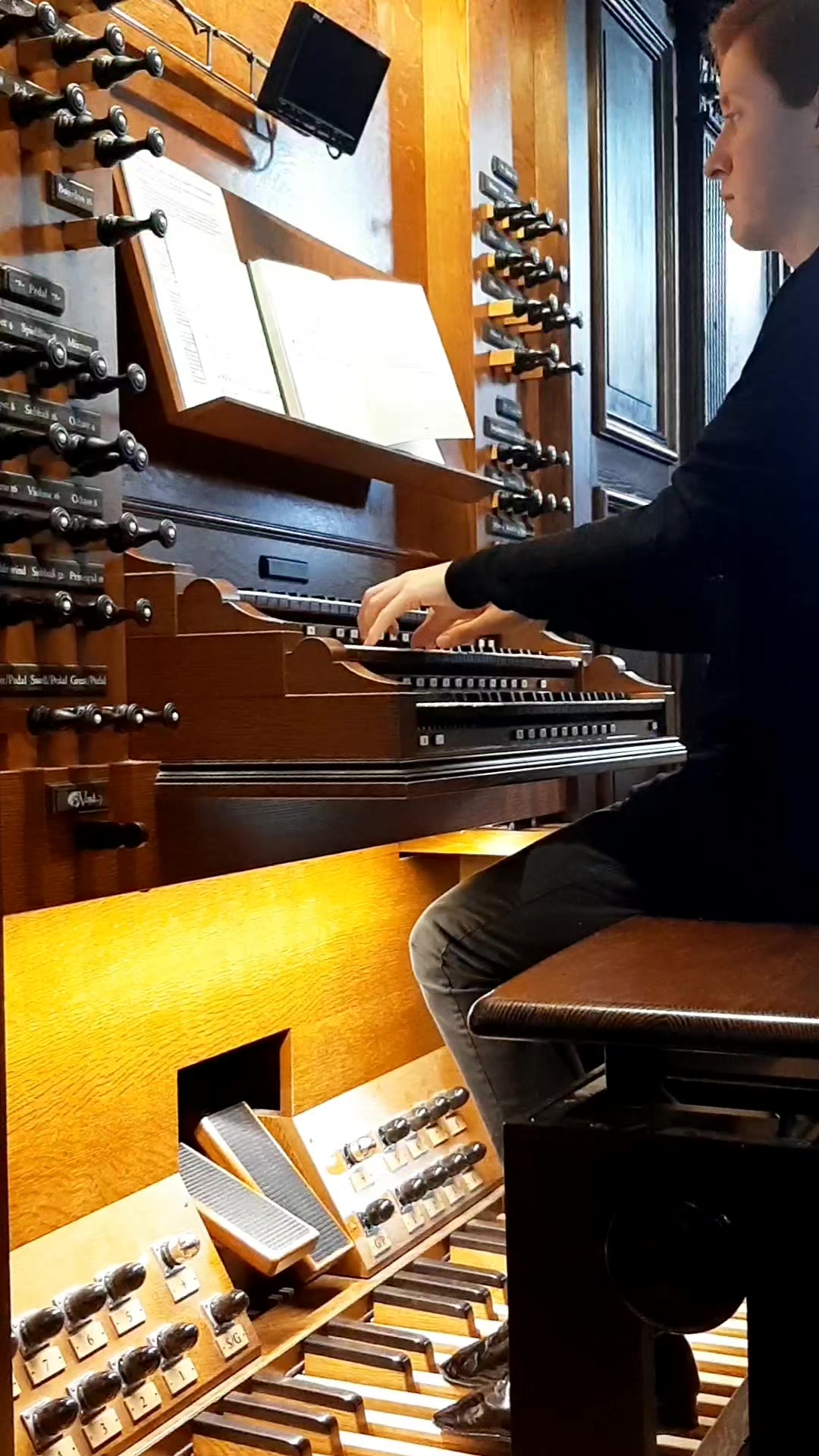 🎵One of the finest organs in London, United Kingdom! 'Holy, Holy, Holy ...