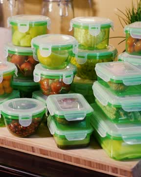 Platzsparend, vielseitig verwendbar, praktisch: Das antimikrobielle Frischhaltedosen-Set von Cucinella ist eine echte Bereicherung für deinen Haushalt. 👌 Ob Übriggebliebenes vom Mittagessen, Müsli