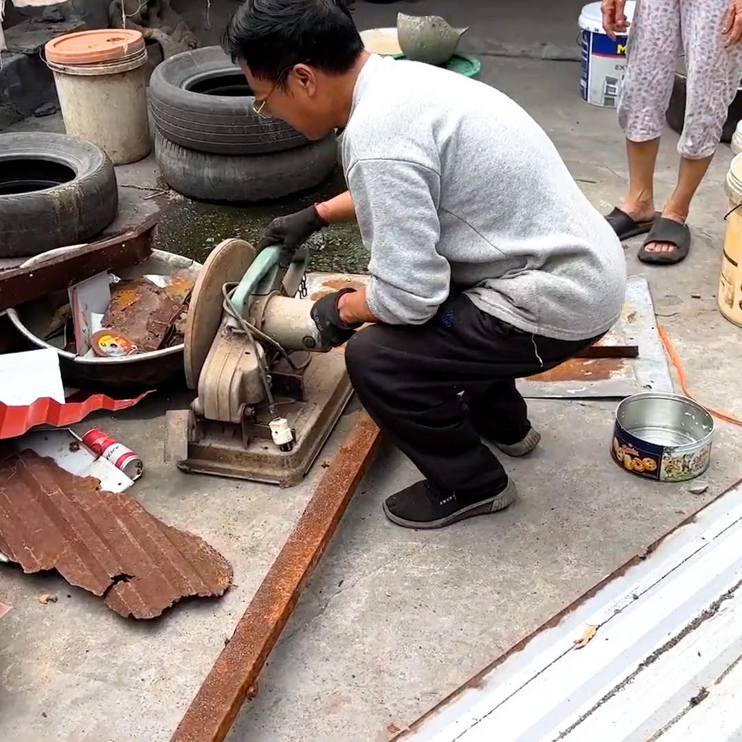 Restoring A Forgotten And Badly Damaged Old Makita MT240 Metal Cutter ...