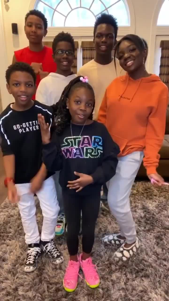 Show em Família 😍 🏿💜 #Repost @wanmorofficial: As you requested here’s ...