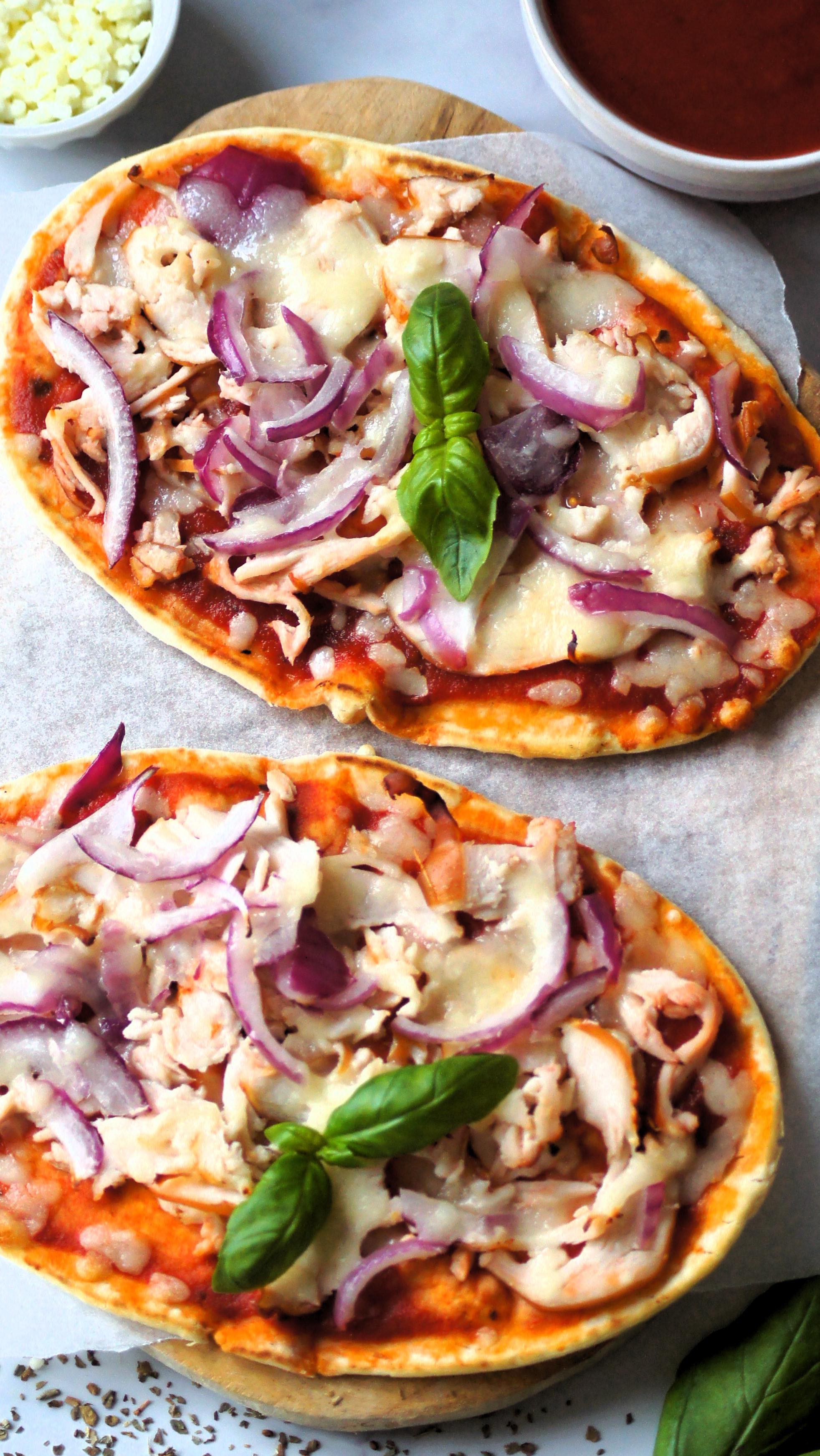 CHICKEN FLATIZZA 🤤🍕💛 eiwitrijk | binnen 10 minuten | comfortfood Deelde ...