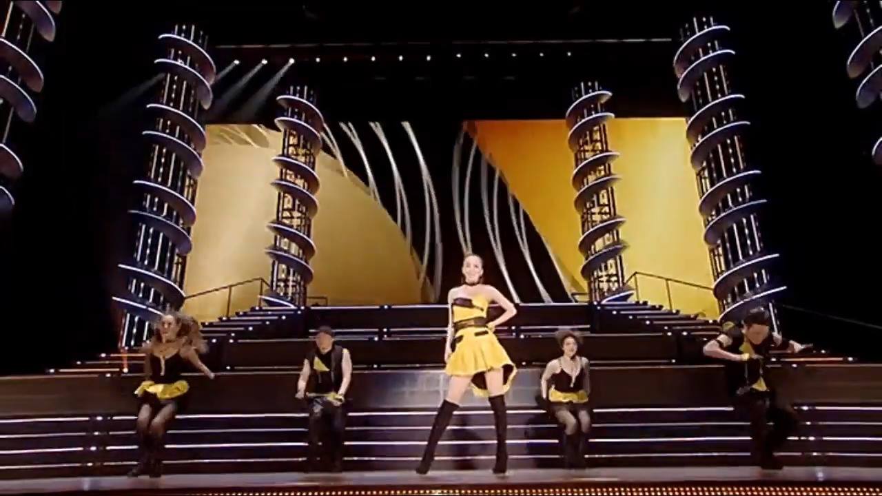 Namie Amuro with SUPER MONKEY'S performed at avex dance Matrix '95