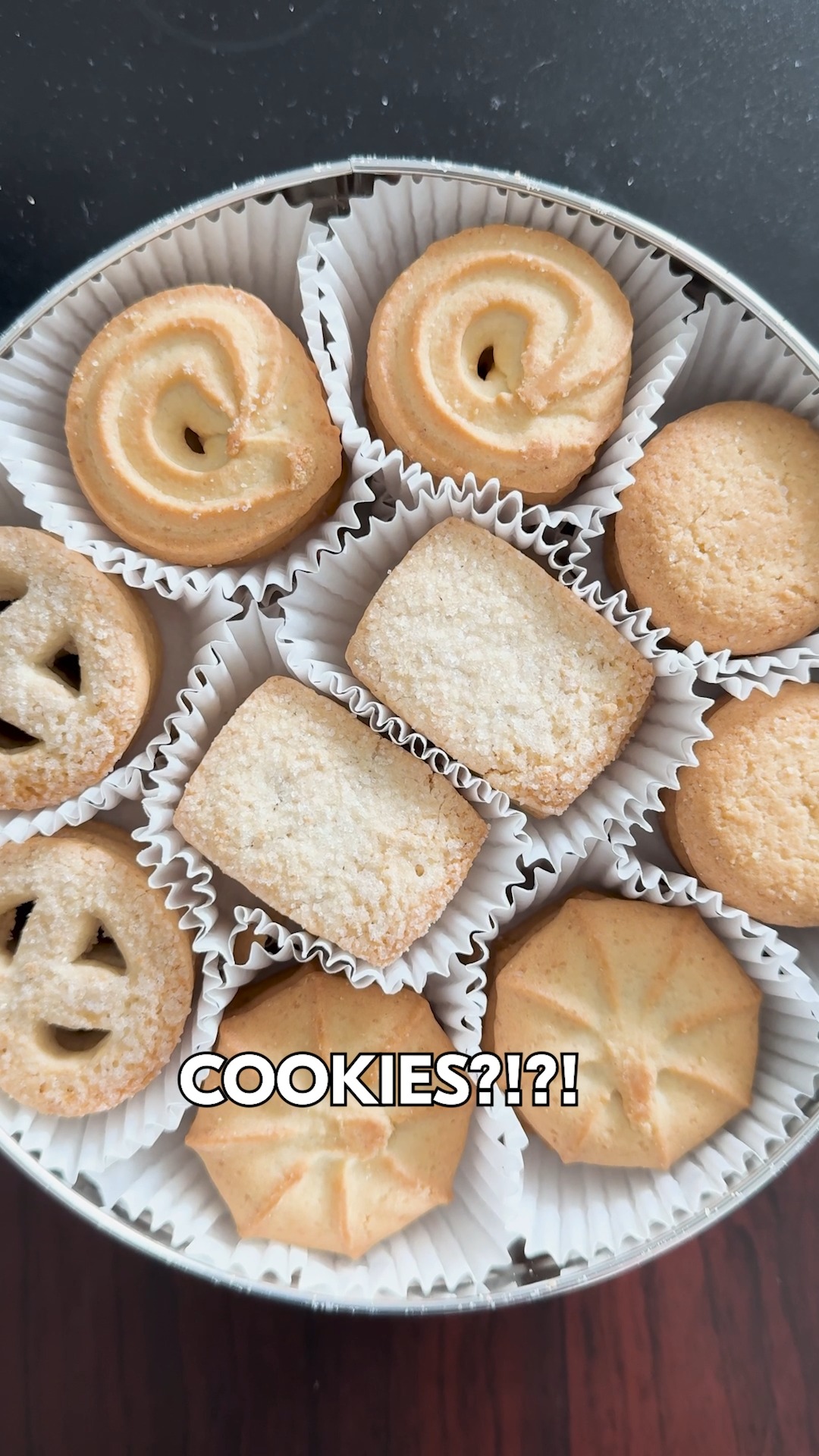 USED ホーロー容器 (BISCUITS) Sewing kit? Cookie tin? Was this your childhood too? Comment 🍪 or