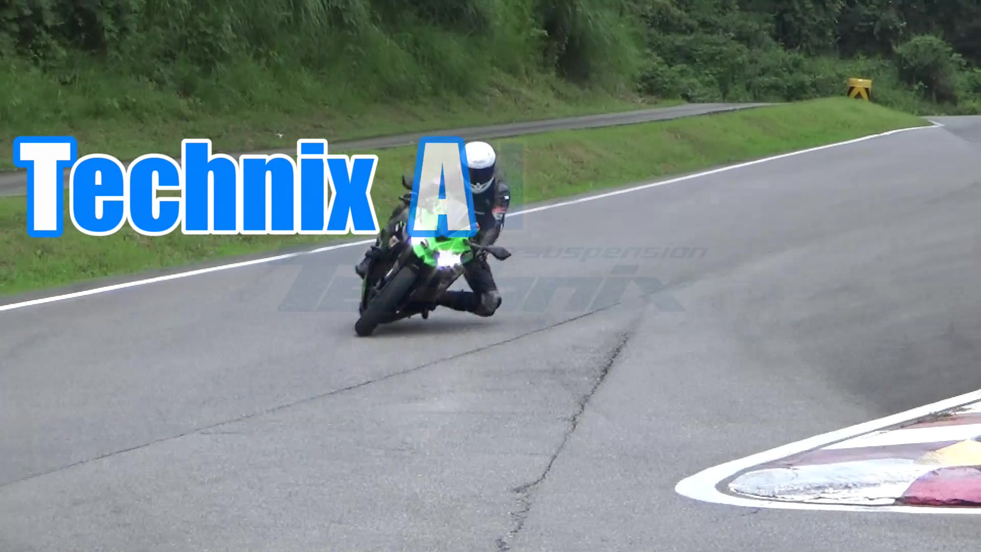 KAWASAKI ZX-25Rのノーマルフロントフォークを生かし 内部構造を大幅に