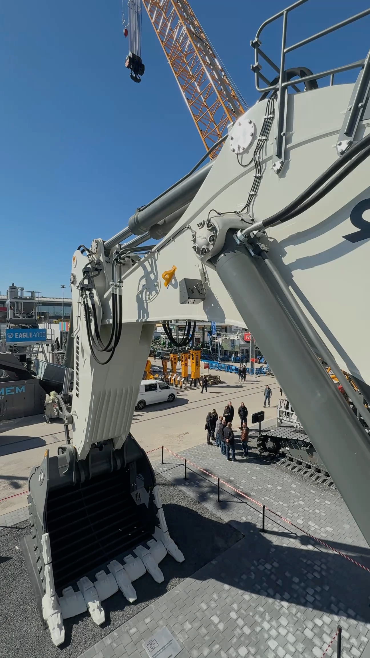 A walk around the huge Liebherr R9400E at this year's Bauma show | RPA ...