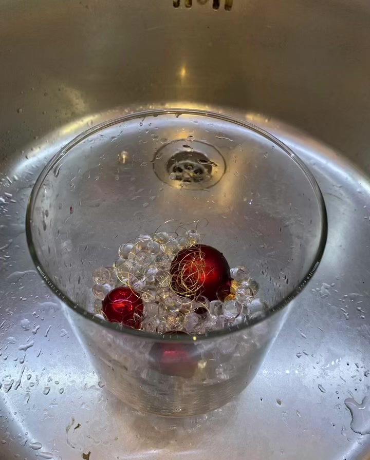 Ich habe euch ja gestern meine schwebenden Kugeln im Glas gezeigt und ganz viele haben gefragt wie das geht - das ist keine Zauberei