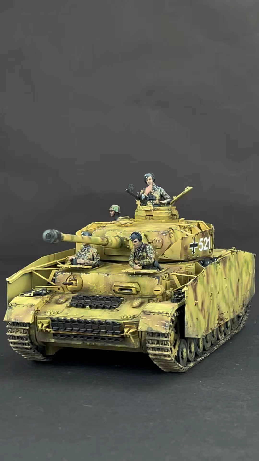 Panzerkampfwagen IV Ausf D 1:35 scale model tank
