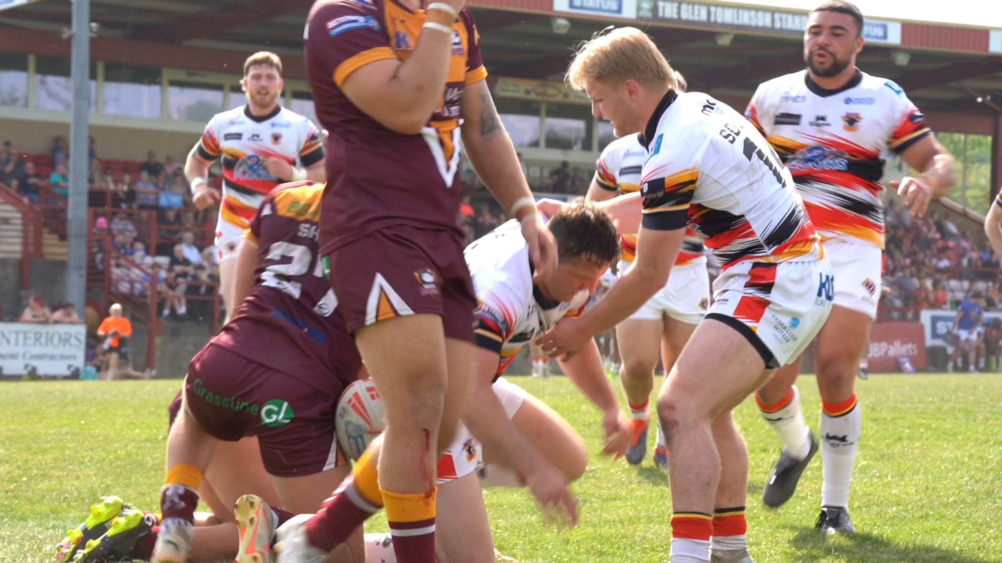 🤩 | Matty Gee loves a try at the Fox's Biscuits! 💥 | A 4th try of the ...