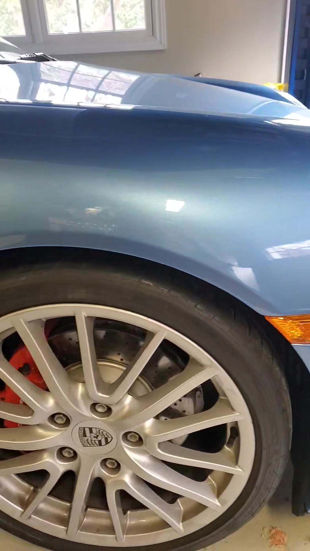 A Porsche 911 with a double hit on the fender. Watch how we remove it ...