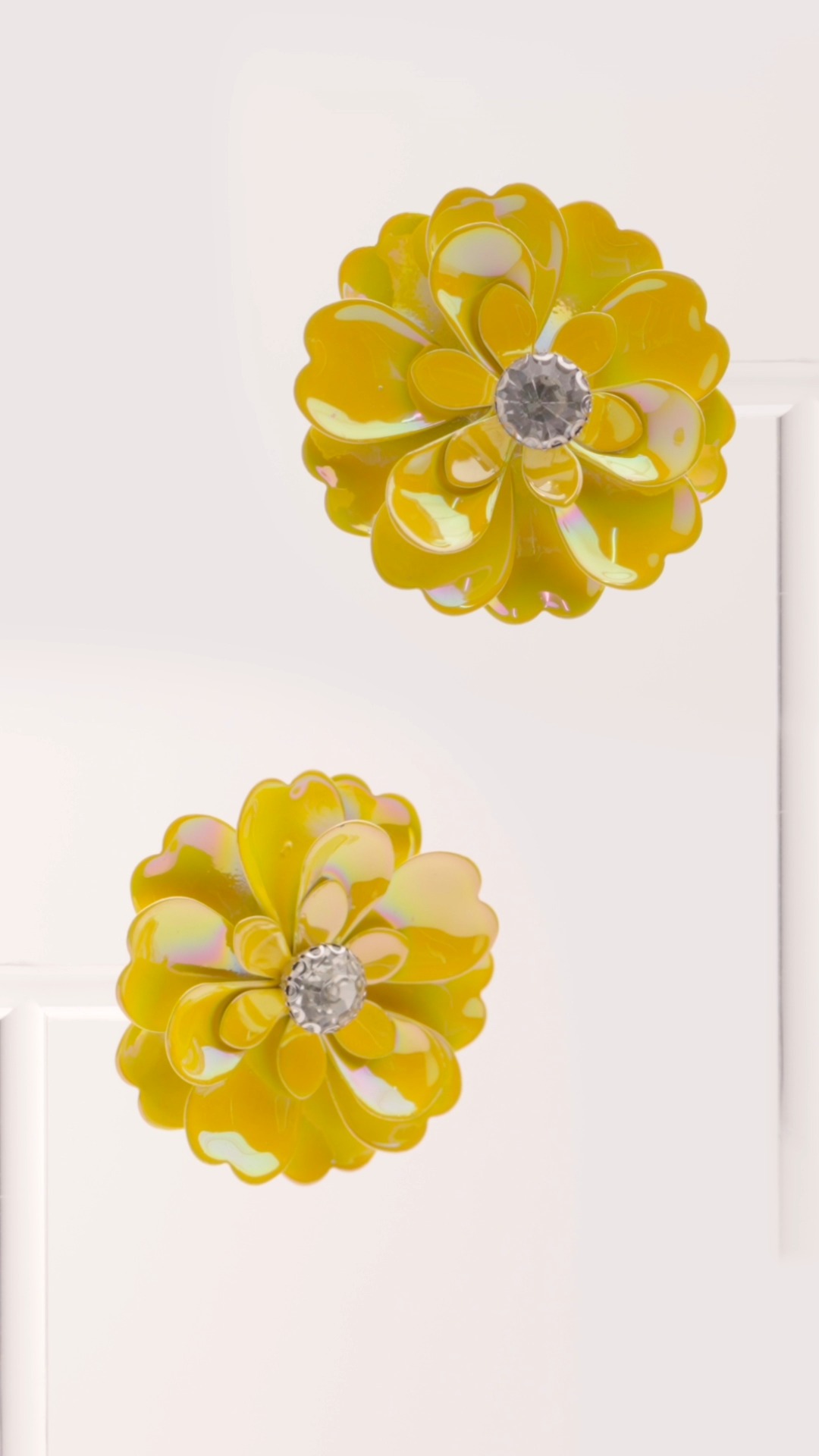 SNEAK PEEK: Daisy days and sunshine rays—these earrings are in