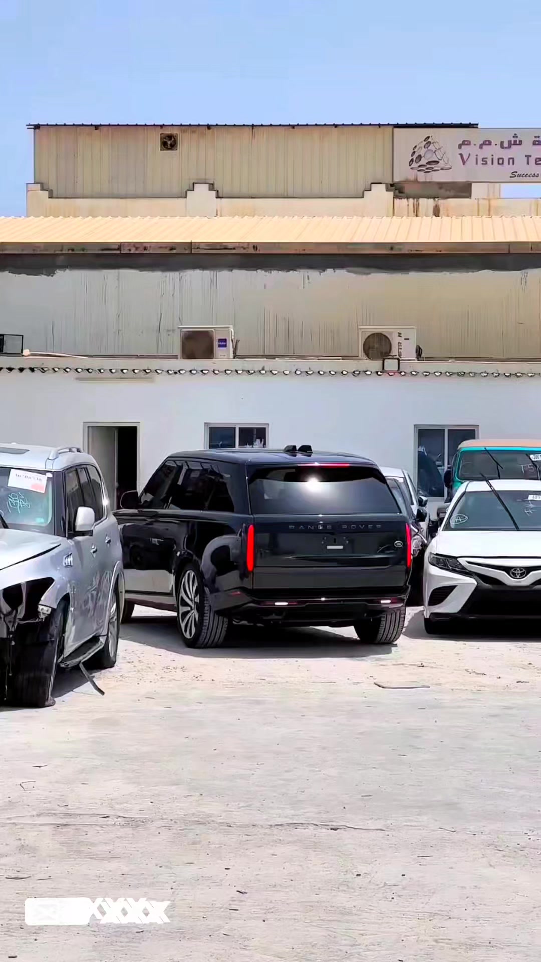 A 2025 RANGE ROVER CHICKEN 670hp, 150Nm lb ft of torque, buy twin turbo ...