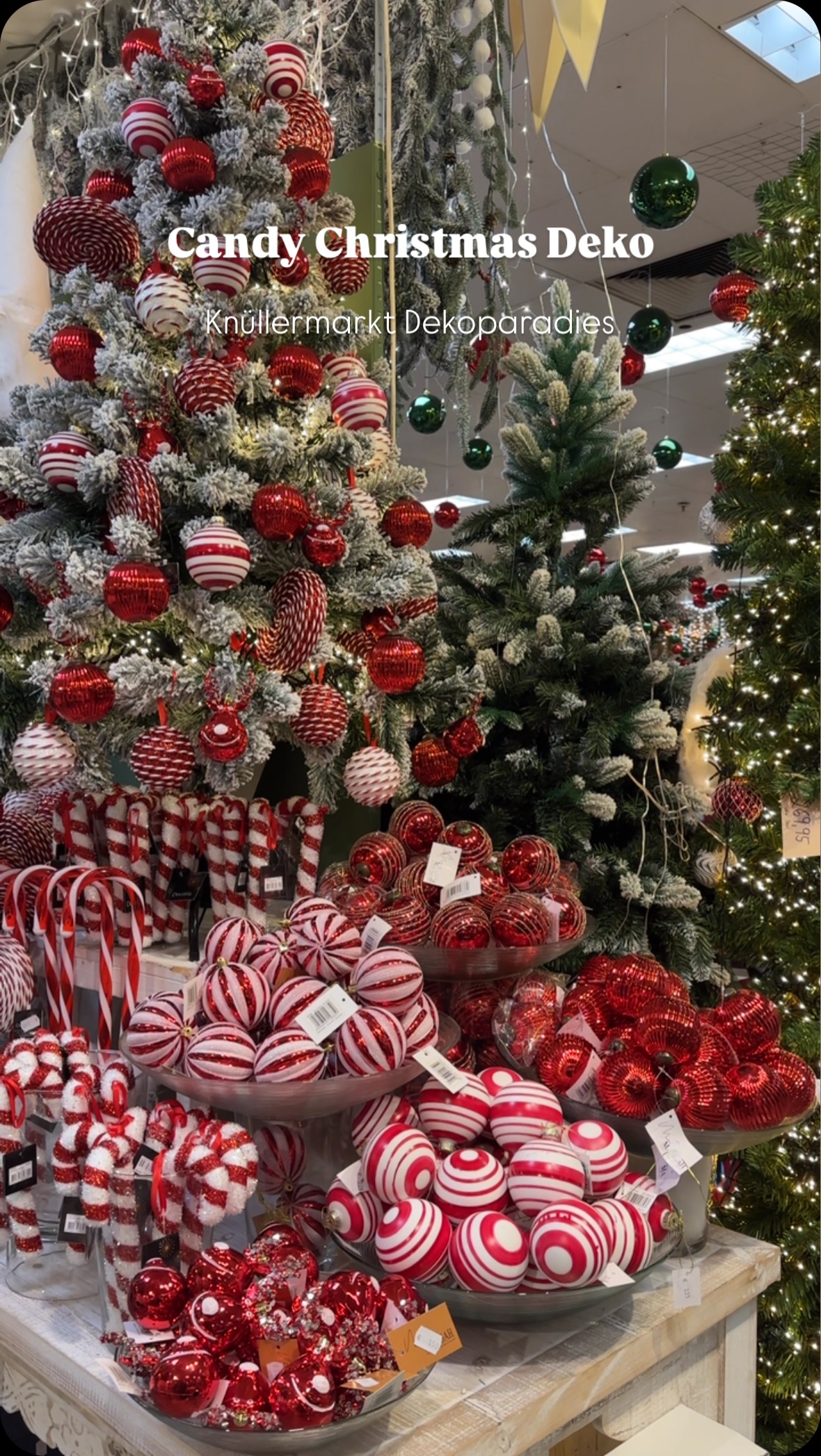 🍭🎄 Candy Christmas ist da! 🎅🏻✨ Zuckersüße Deko in festlichem Rot, die jedes Zuhause in Weihnachtsstimmung versetzt. Unsere Highlights: Glas-Trinkgläser in Weihnachtskugel- und Lebkuchenmann-Form –