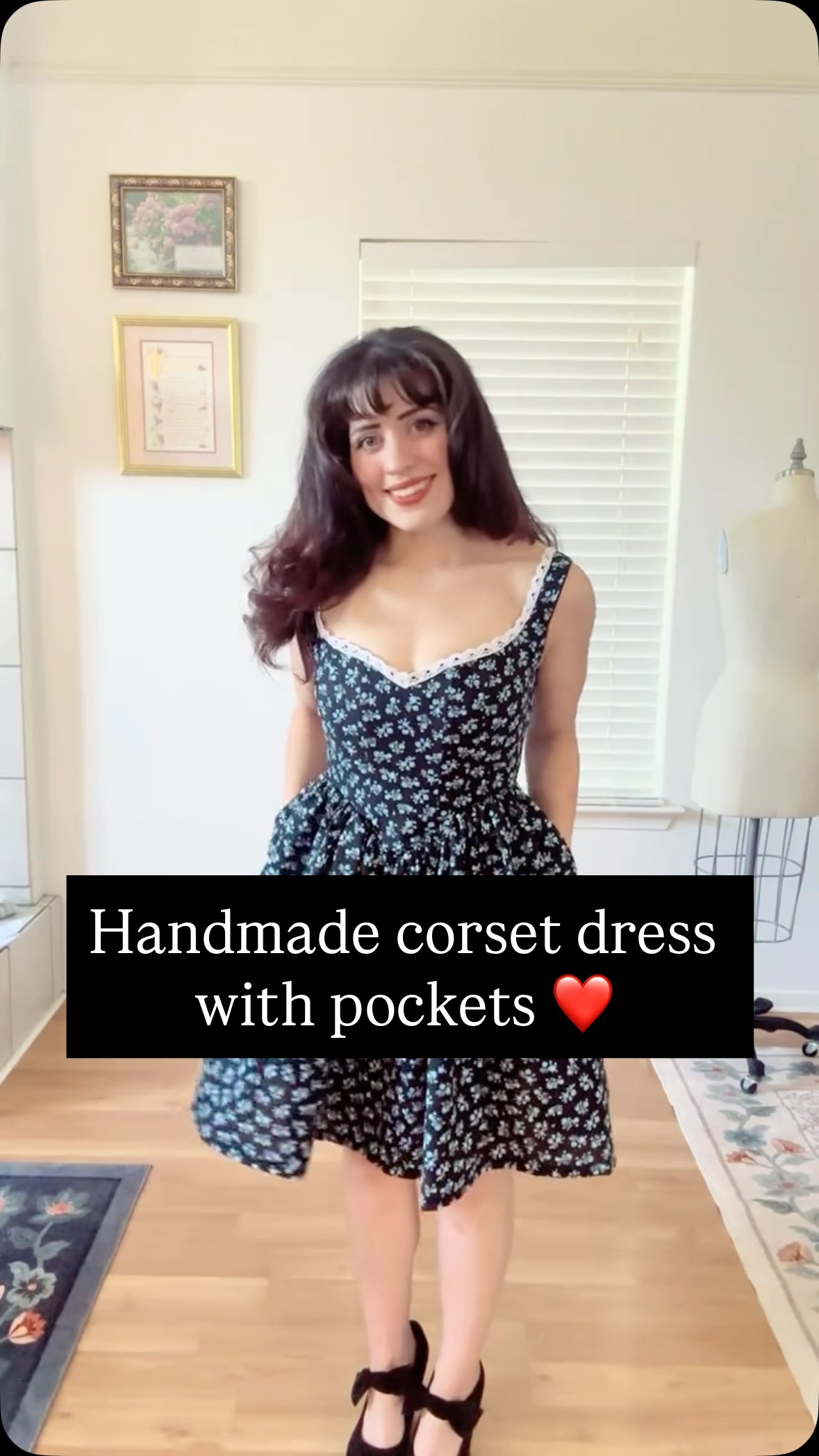 The making of the corset dress! I love the sew in boning because it’s so easy to work with and I never get scared of breaking a needle ❤️ and of course… POCKETS! #cottagecore #vintage