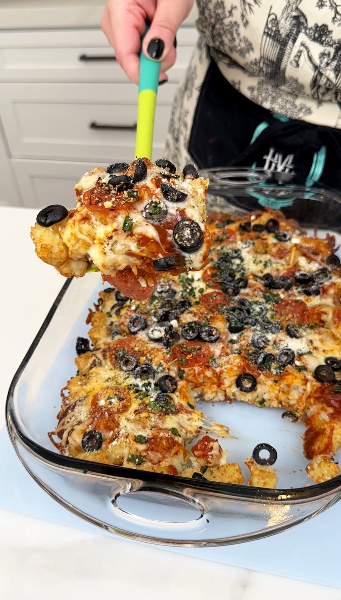 Easy Italian Dinner Jen makes her famous tater tot pizza pie! | Anyone ...
