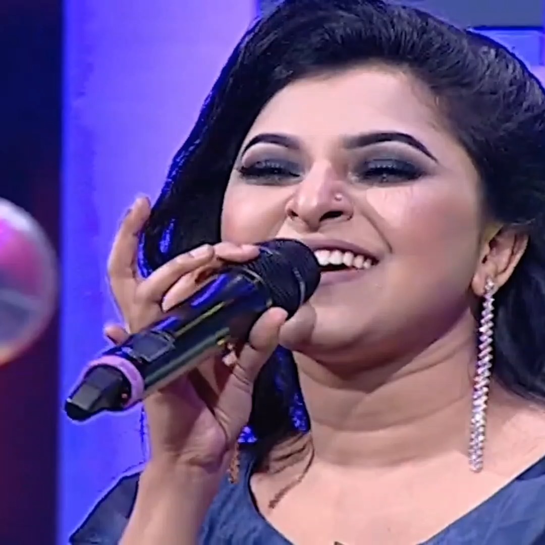শিল্পী আমি তোমাদেরই গান শোনাবো - লিজা Original Singer: Runa Laila ...