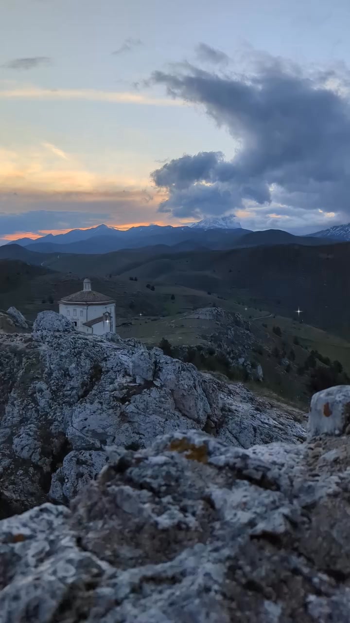 🌄🌄🌄 tramonto alla Rocca di Calascio 🌄🌄🌄#abruzzowild #roccacalascio🏰 ...