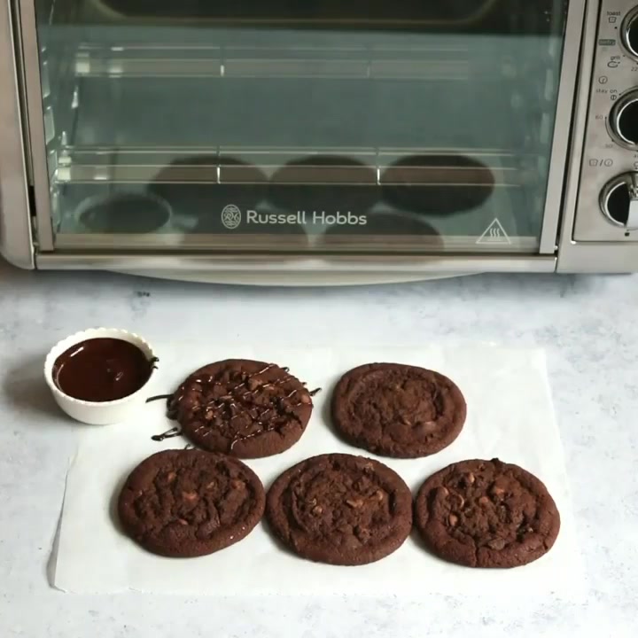 Russell Hobbs Express Air Fry Mini Oven with 5 different cooking