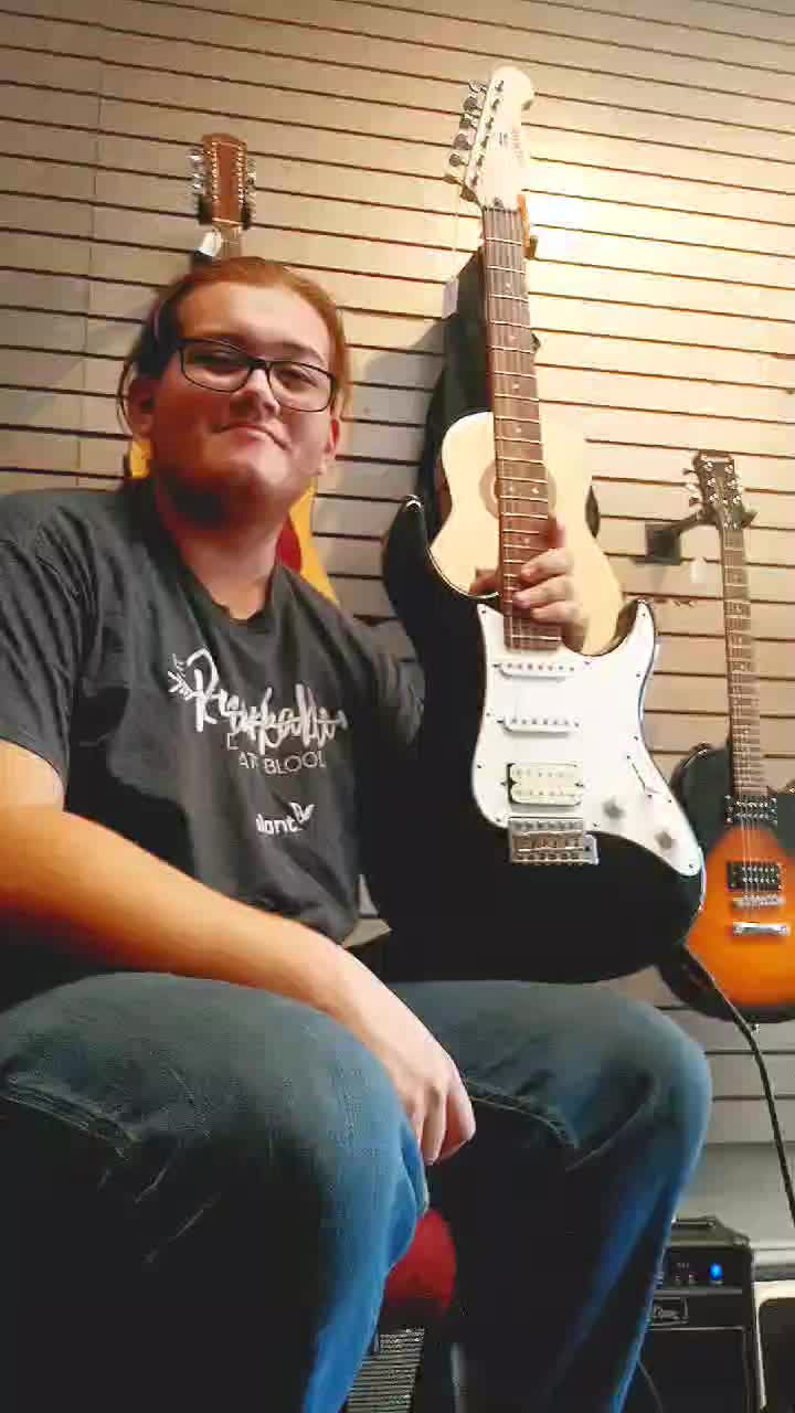 In today's video we take a look at the Yamaha EG 112 S Style