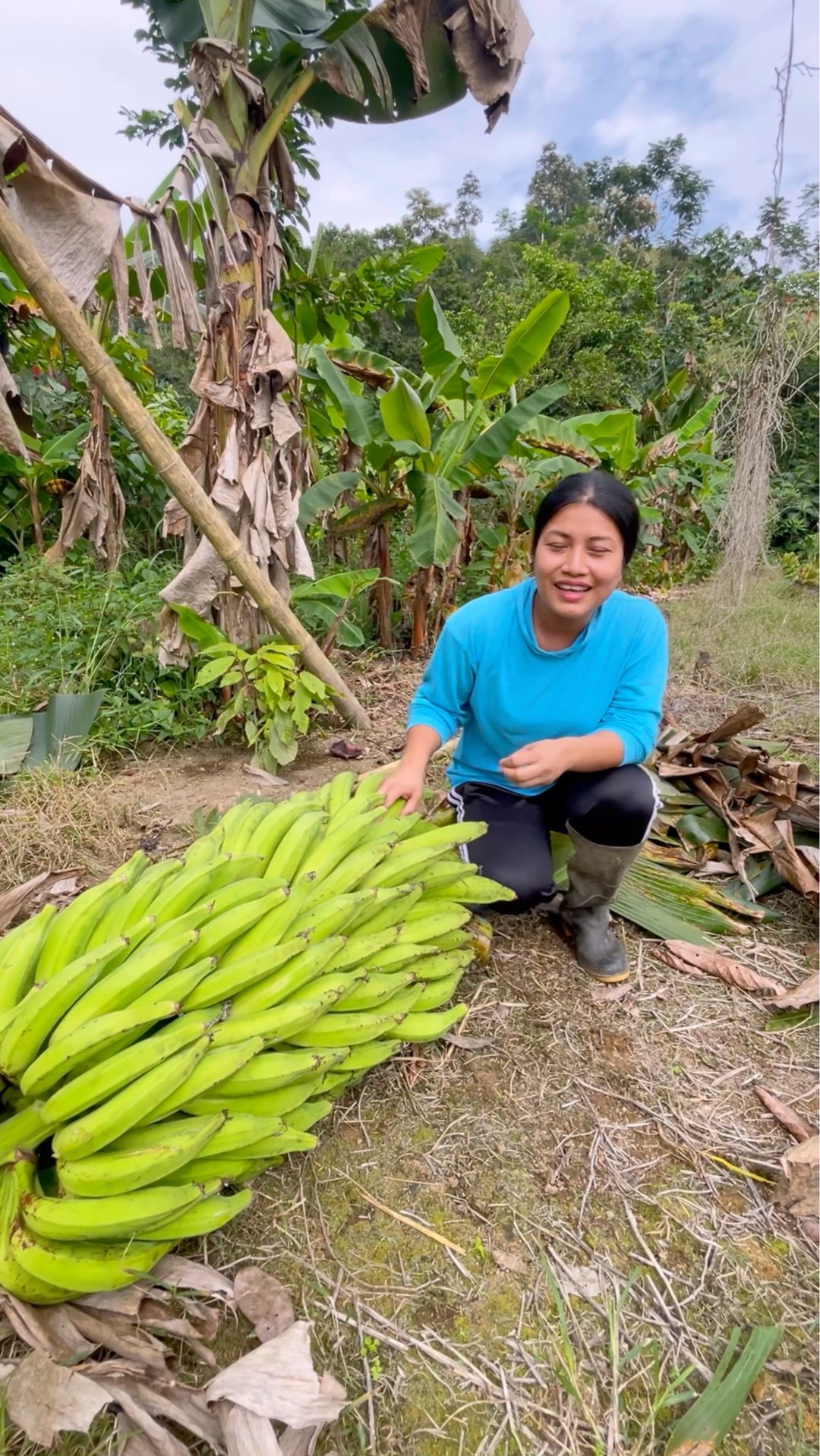 hoy me enseñaron ha cosechar una racima de platano | hoy aprendi a ...