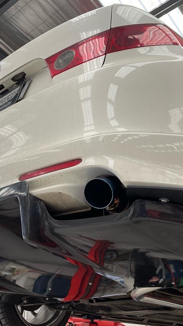 J's Racing R304 60RS single exit cat back exhaust system. Also
