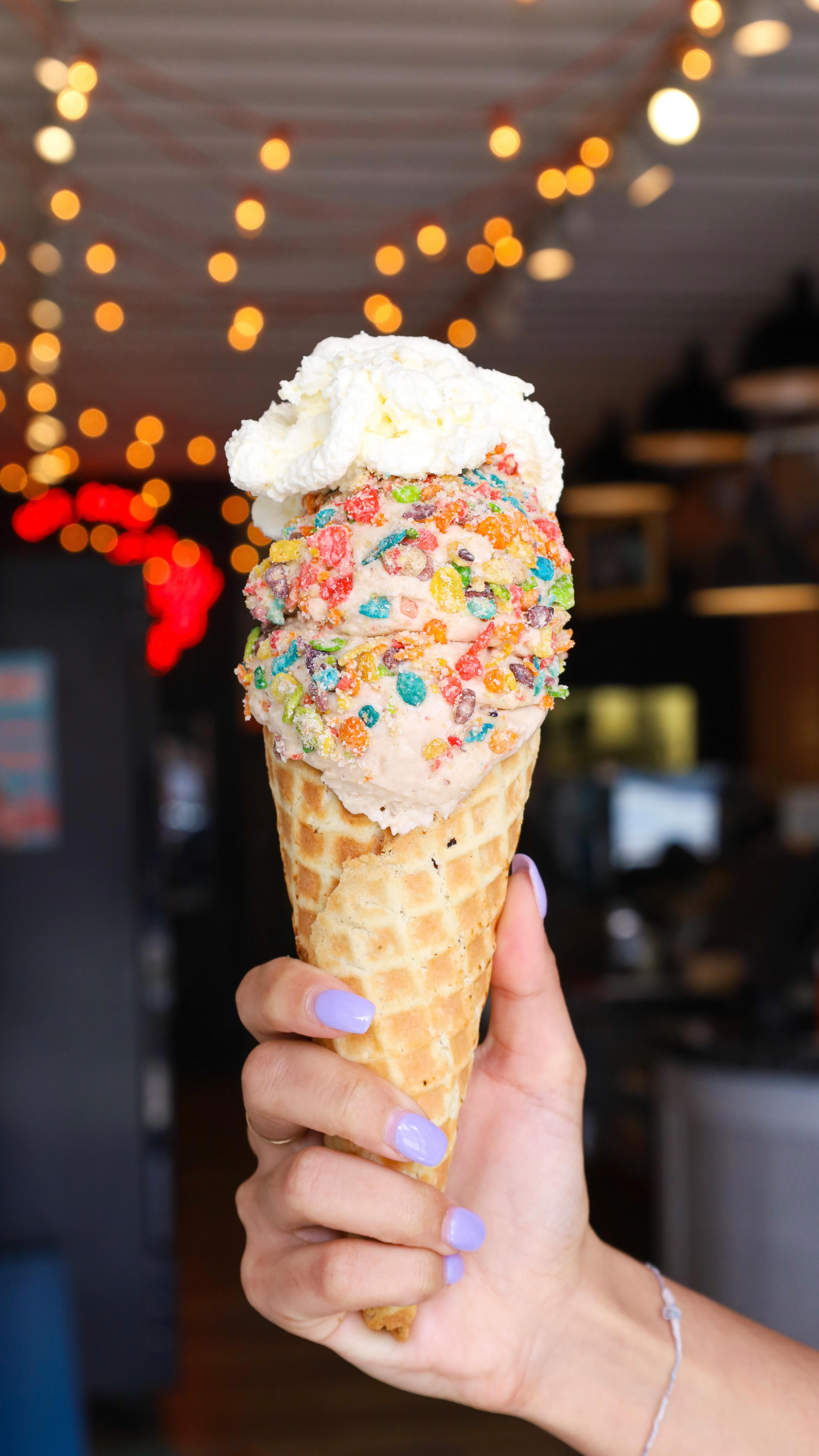 Dreaming of summer with this Candied Fruity Pebble Strawberry Ice Cream ...