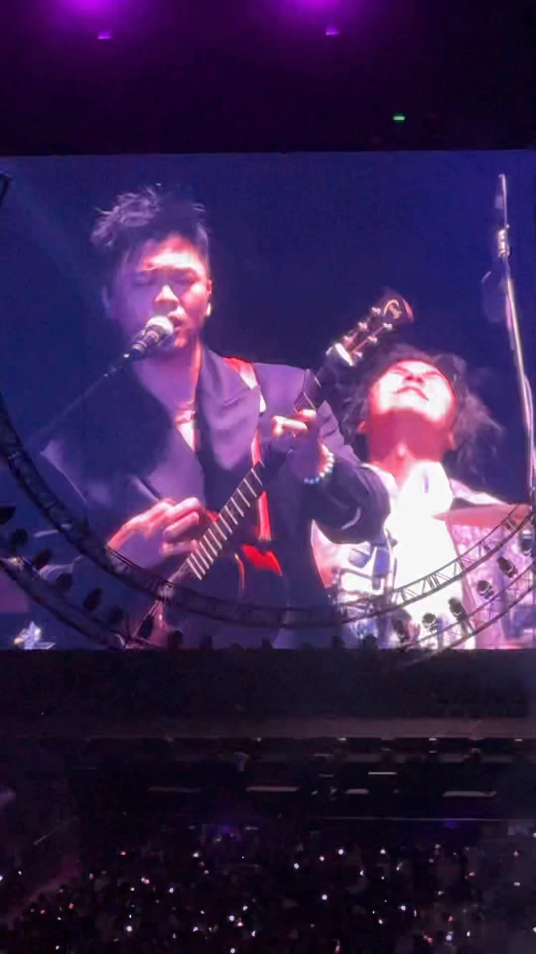 這次 #告五人 演唱會嘉賓竟然不是一位、不是一團也不是兩團，而是一次請來 #老王樂隊 #甜約翰 和 #美秀集團 三團一起上台阿！真的有夠猛的啦 ...